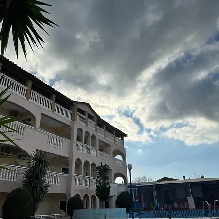 Sandy Maria 706 Apartment